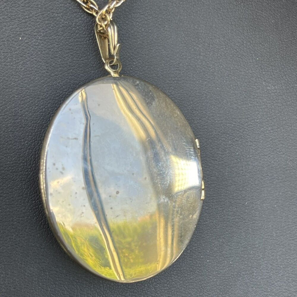 Vintage Courting Love Couple Cameo Gold Tone Hinged Oval Picture Locket Necklace - Picture 5 of 5
